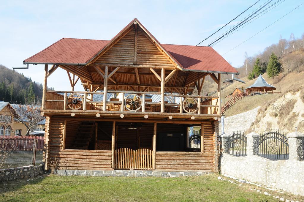 Casa Andu Hotel Dîmbovicioara Kültér fotó